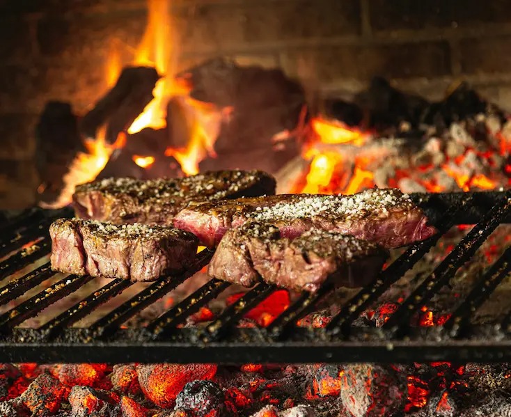 La Magia de la Parrilla: Más Que Solo Comida, Un Punto de Encuentro